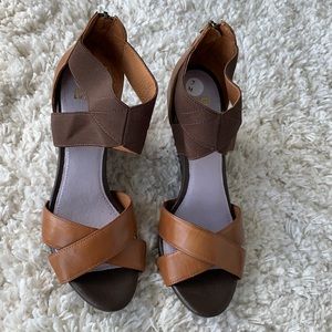 Johnston& Murphy Neela wedge heels. Size 7.